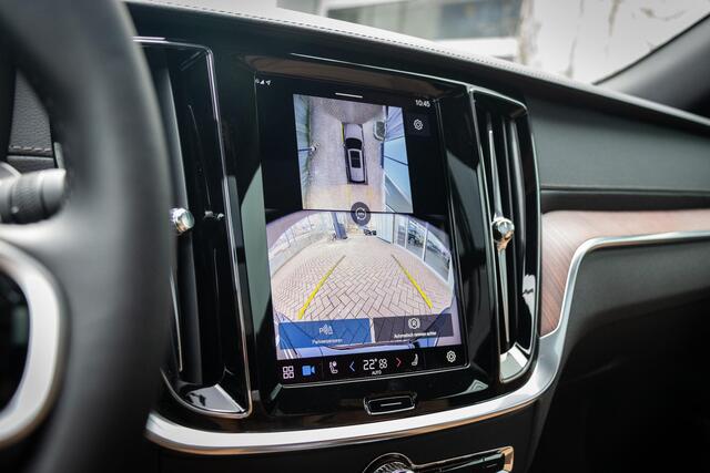 Volvo V60 T6 Plug-in hybrid AWD Ultra Dark | Bowers & Wilkins | 20" Polestar Velgen | Heico Spoiler | Trekhaak | Massage & Ventilatie Stoelen | Adaptieve Cruise Control | Styling Pack | Styling Pack | Black Pack |