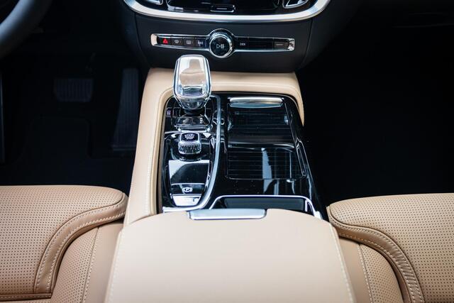 Volvo V60 T6 Plug-in hybrid AWD Ultra Dark | Bowers & Wilkins | 20" Polestar Velgen | Heico Spoiler | Trekhaak | Massage & Ventilatie Stoelen | Adaptieve Cruise Control | Styling Pack | Styling Pack | Black Pack |