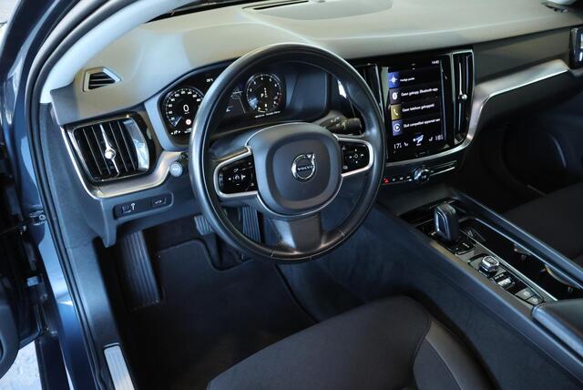 Volvo V60 2.0 B3 Business Pro | Semi Electrische Wegklapbare Trekhaak | Adaptive Cruise Control | Stoelverwarming | BLIS | Parkeersensoren voor + achter | Parkeercamera | Stuurwielverwarming | Navigatie |