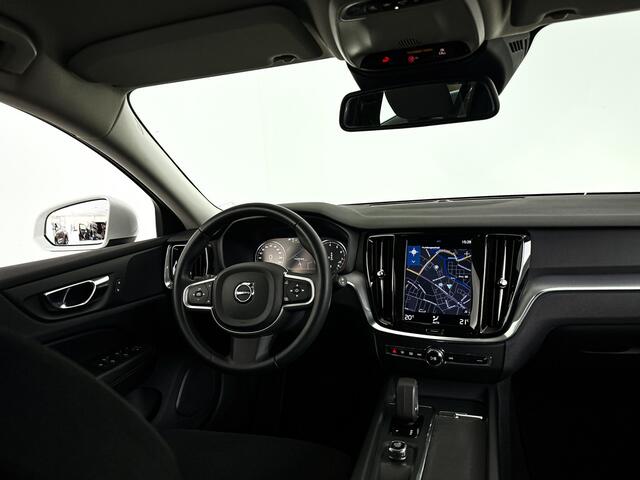 Volvo V60 B3 Essential | Park assist | Cruise control | Climate control