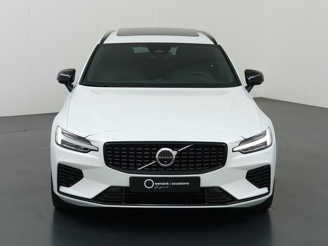 Volvo V60 2.0 T6 Plug-in hybrid AWD Ultra Dark | B&W Audio | HUD | Stoelverwarming V+A | Panoramadak | Memory stoelen | Dodehoek detectie | Camera 360° |