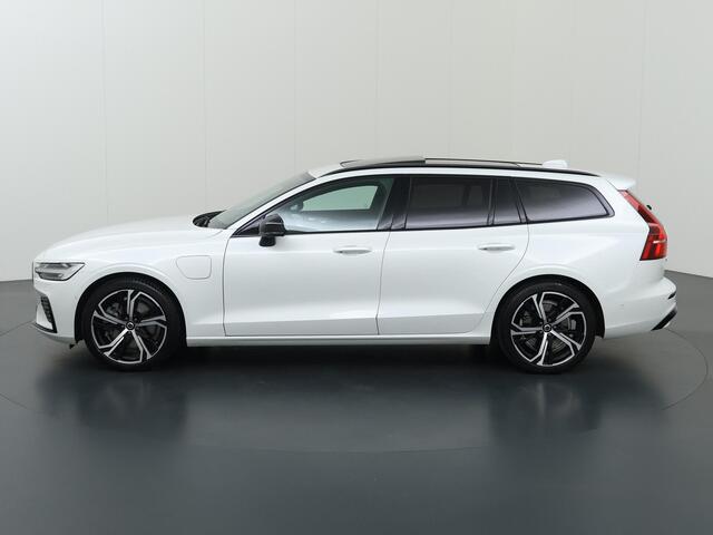 Volvo V60 2.0 T6 Plug-in hybrid AWD Ultra Dark | B&W Audio | HUD | Stoelverwarming V+A | Panoramadak | Memory stoelen | Dodehoek detectie | Camera 360° |