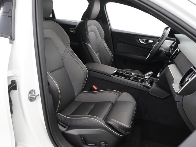 Volvo V60 2.0 T6 Plug-in hybrid AWD Ultra Dark | B&W Audio | HUD | Stoelverwarming V+A | Panoramadak | Memory stoelen | Dodehoek detectie | Camera 360° |