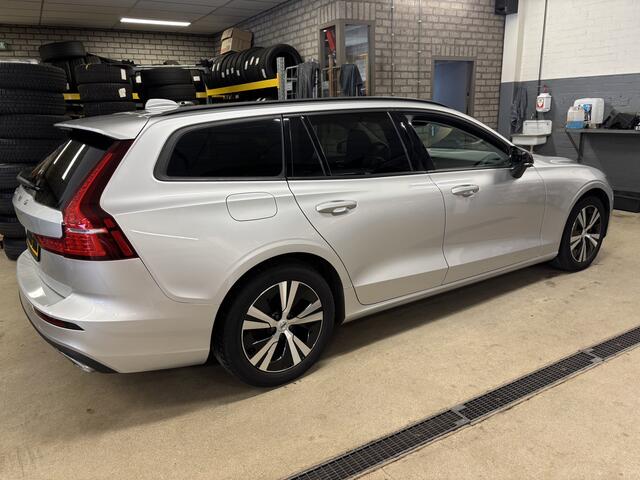 Volvo V60 2.0 B3 Momentum Advantage Goed Lezen! Niet voor particulieren!! Alleen voor een RWD erkend bedrijf Heeft oliepomp modificatie nodig