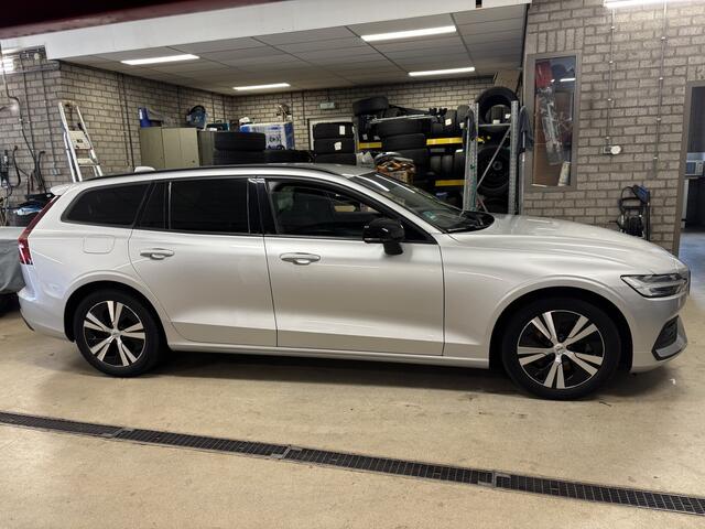Volvo V60 2.0 B3 Momentum Advantage Goed Lezen! Niet voor particulieren!! Alleen voor een RWD erkend bedrijf Heeft oliepomp modificatie nodig