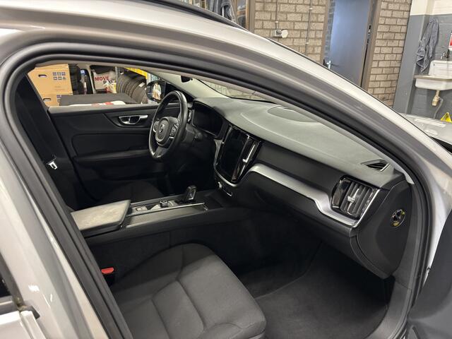 Volvo V60 2.0 B3 Momentum Advantage Goed Lezen! Niet voor particulieren!! Alleen voor een RWD erkend bedrijf Heeft oliepomp modificatie nodig