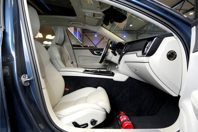 Volvo V60 2.0 T6 AWD 293kW/399pk Aut8 Plug-in hybrid Long Range Plus Bright PANORAMADAK + ADAPT.CRUISE + PILOT ASSIST + SPORTSTOELEN + EL.TREKHAAK + STOELVERWARMING V&A + STUURVERWARMING + ACHTERUITRIJCAMERA + BLIS + LANE ASSIST + LEER + PARKSENSOREN + 18" LM-VELGE