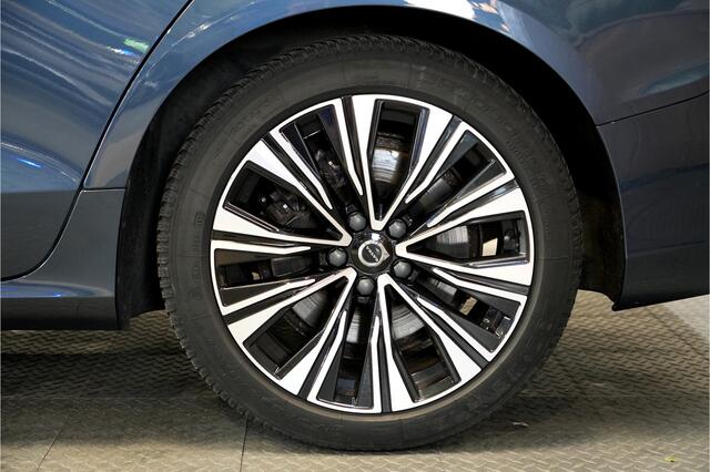 Volvo V60 2.0 T6 AWD 293kW/399pk Aut8 Plug-in hybrid Long Range Plus Bright PANORAMADAK + ADAPT.CRUISE + PILOT ASSIST + SPORTSTOELEN + EL.TREKHAAK + STOELVERWARMING V&A + STUURVERWARMING + ACHTERUITRIJCAMERA + BLIS + LANE ASSIST + LEER + PARKSENSOREN + 18" LM-VELGE