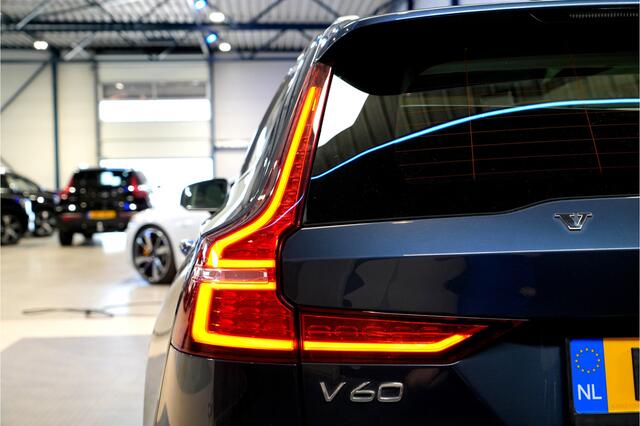 Volvo V60 2.0 T6 AWD 293kW/399pk Aut8 Plug-in hybrid Long Range Plus Bright PANORAMADAK + ADAPT.CRUISE + PILOT ASSIST + SPORTSTOELEN + EL.TREKHAAK + STOELVERWARMING V&A + STUURVERWARMING + ACHTERUITRIJCAMERA + BLIS + LANE ASSIST + LEER + PARKSENSOREN + 18" LM-VELGE
