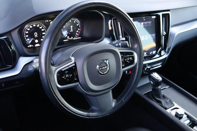 Volvo V60 2.0 T4 Momentum Pro | Trekhaak | Lederen bekleding | Adaptieve Cruise Control | Standkachel | Stoel- en stuurverwarming | Actieve LED koplampen | Sportstoelen | Verwarmbare achterbank | Dode hoek detectie BLIS | Navigatie | Achteruitrijcamera | Parkeersen