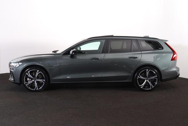 Volvo V60 T6 Recharge AWD Plus Dark - Panorama/schuifdak - IntelliSafe Assist & Surround - 360º Camera - Harman/Kardon audio - Verwarmde voorstoelen, stuur & achterbank - Parkeersensoren voor & achter - Elektr. bedienb. voorstoelen met geheugen - Head up display - 