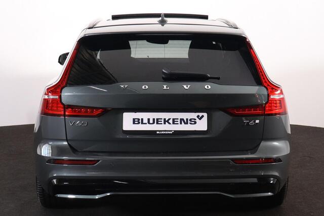 Volvo V60 T6 Recharge AWD Plus Dark - Panorama/schuifdak - IntelliSafe Assist & Surround - 360º Camera - Harman/Kardon audio - Verwarmde voorstoelen, stuur & achterbank - Parkeersensoren voor & achter - Elektr. bedienb. voorstoelen met geheugen - Head up display - 
