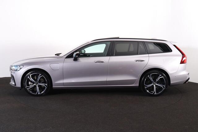 Volvo V60 T6 Recharge AWD Plus Dark - Panorama/schuifdak - IntelliSafe Assist & Surround - 360º Camera - Harman/Kardon audio - Verwarmde voorstoelen, stuur & achterbank - Parkeersensoren voor & achter - Elektr. bedienb. voorstoelen met geheugen - Head up display -