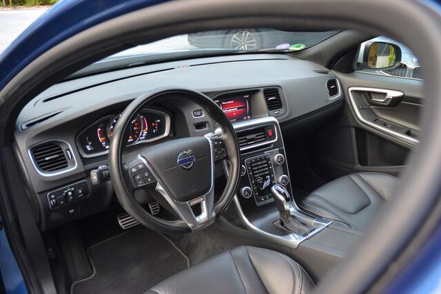 Volvo V60 2.0 T4 R-Design NAP | Schuif/kantel dak | Trekhaak | Camera