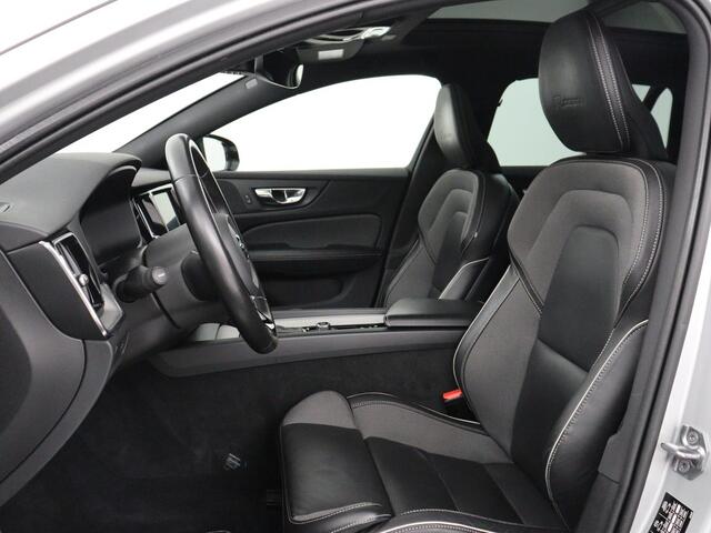 Volvo V60 2.0 T4 R-Design Panoramadak | Full LED | Trekhaak | Carplay | Pilot assist | Navigate | Stoel & Stuurverwarming | Achteruitrij camera | Cruise control | Climate control