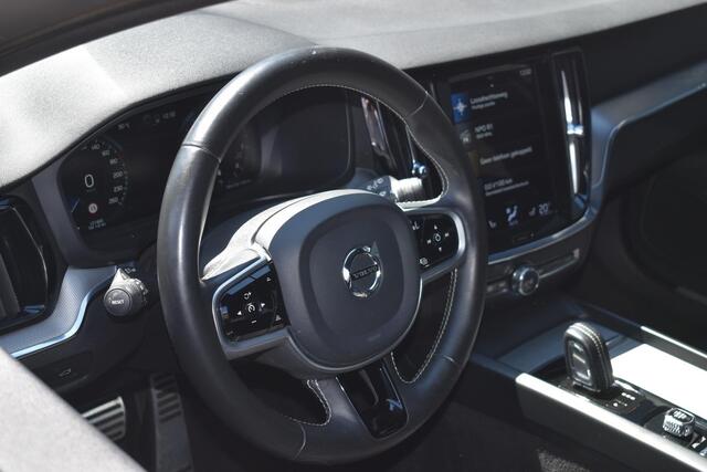 Volvo V60 B4 Automaat R-Design | Harman Kardon Premium Sound | Adaptieve Cruise Control | BLIS | Parkeercamera | Standkachel | Elektrische verstelbare voorstoelen | Stoel-/Stuurwielverwarming | Noodreservewiel | Navigatie |