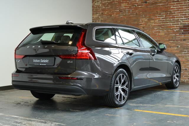 Volvo V60 B4 Automaat Core | Blond Lederen bekleding | Adaptive Cruise Control | Google Infotainment | Parkeersensoren voor + achter | Dealeronderhouden | Climate Control |