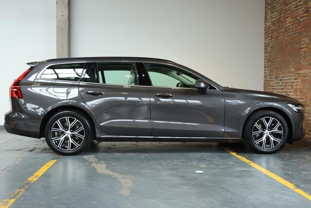 Volvo V60 B4 Automaat Core | Blond Lederen bekleding | Adaptive Cruise Control | Google Infotainment | Parkeersensoren voor + achter | Dealeronderhouden | Climate Control |