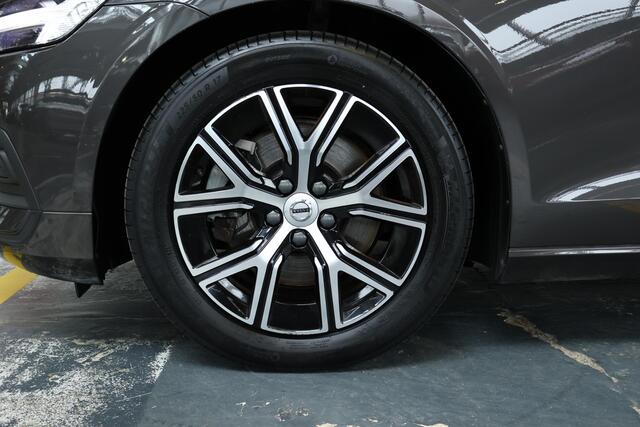 Volvo V60 B4 Automaat Core | Blond Lederen bekleding | Adaptive Cruise Control | Google Infotainment | Parkeersensoren voor + achter | Dealeronderhouden | Climate Control |