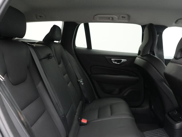 Volvo V60 T6 AWD Plus Dark LONG RANGE PHEV 350pk Dealer O.H. | Adaptive Cruise | Camera | Harman / Kardon | Lederen Sportstoelen Memory & Verwarmd | Keyless | Blis | Stuur Verwarmd | Google Assistent | Apple Carplay | Plug In Hybrid |