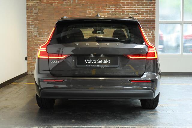 Volvo V60 B3 Essential Edition | Parkeercamera | Parkeersensoren voor + achter | Stoelverwarming voor + achter | Stuurwielverwarming | Dealeronderhouden | Navigatie |