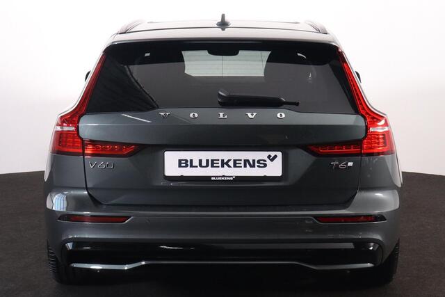 Volvo V60 T6 Recharge AWD Plus Dark - Panorama/schuifdak - IntelliSafe Assist & Surround - 360º Camera - Harman/Kardon audio - Verwarmde voorstoelen, stuur & achterbank - Parkeersensoren voor & achter - Elektr. bedienb. voorstoelen met geheugen - Head up display -