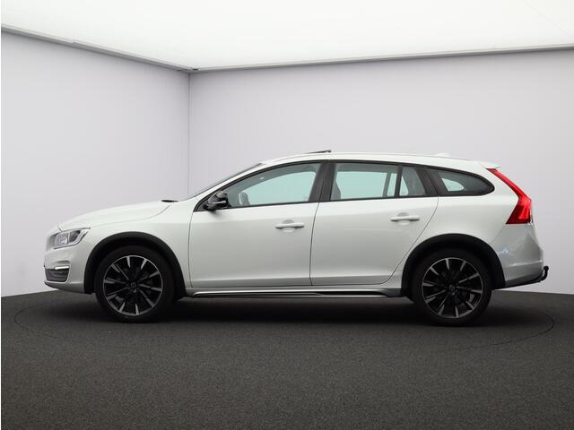 Volvo V60 CROSS COUNTRY 2.0 T5 Polar+ / Lederen bekleding / Schuif-kantel dak / Standkachel / Elektrisch bedienbare voorstoelen / Trekhaak / Cruise controle / Parkeercamera achter /