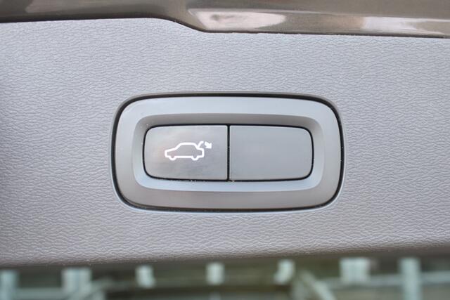 Volvo V60 CROSS COUNTRY D4 Automaat AWD Intro Edition | Trekhaak | Blis| Schuif/kanteldak | 360 Camera | Head-Up