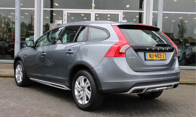 Volvo V60 CROSS COUNTRY D4 Nordic+ | Org. NL | Afn. Trekhaak | Verw. Voorstoelen | Verw. Voorruit | Standkachel