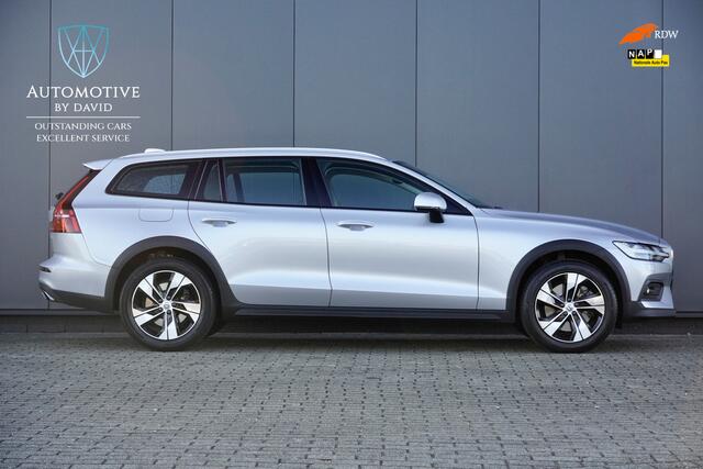 Volvo V60 CROSS COUNTRY 2.0 T5 250 PK AWD PRO AUTOMAAT / TREKHAAK / LEDER / APPLE CARPLAY / DAB / LEDER / 1e EIGENAAR / BTW AUTO / HARMAN KARDON