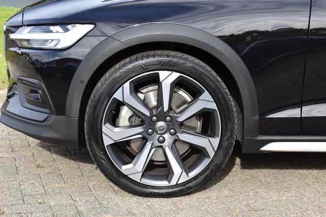 Volvo V60 CROSS COUNTRY B5 265PK Automaat AWD Pro | Trekhaak | ACC | Blis | Camera | Styling kit | 20"LMV