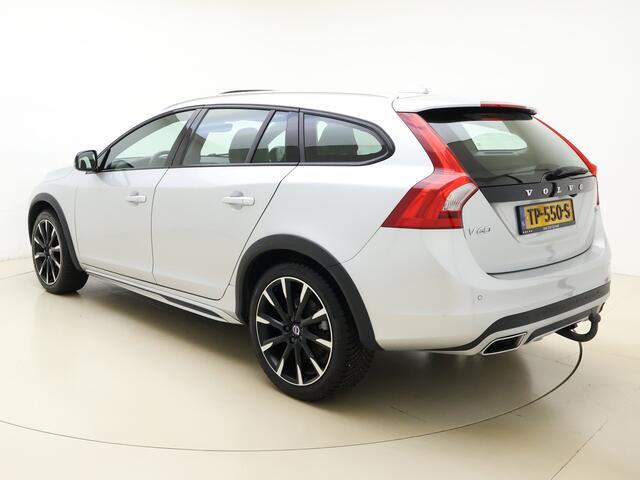 Volvo V60 CROSS COUNTRY T5 245pk Automaat Polar+ / 19'' Bor / Schuif-/kanteldak / El. Stoelen / Dubbel glas / Afn. Trekhaak / Kinderzitjes / H&K Audio / Keyless / Stoel + stuurw. verwarming / PDC + CAM / ACC / BLIS /