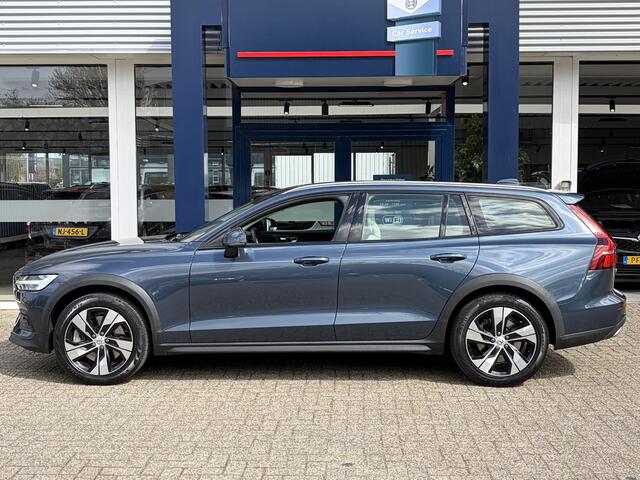 Volvo V60 CROSS COUNTRY 2.0 D4 AWD Intro Edition / Polestar-Engineered / Automaat / NL-Auto / Dealer-Onderhouden / Vol-Leder / Stoelverwarming V+A / Stuurverwarming / Adaptieve Cruise-Control / Elektr.-Wegklapbare Trekhaak / Keyless / Elektr.-Achterklep / Dodehoek-Detectie / App