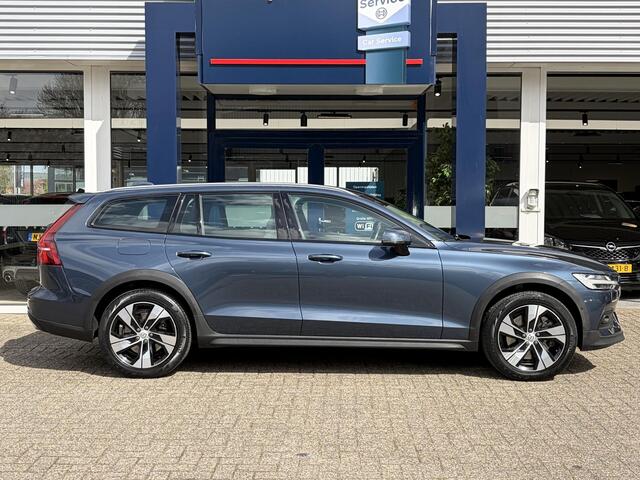 Volvo V60 CROSS COUNTRY 2.0 D4 AWD Intro Edition / Polestar-Engineered / Automaat / NL-Auto / Dealer-Onderhouden / Vol-Leder / Stoelverwarming V+A / Stuurverwarming / Adaptieve Cruise-Control / Elektr.-Wegklapbare Trekhaak / Keyless / Elektr.-Achterklep / Dodehoek-Detectie / App