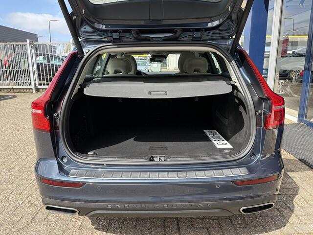 Volvo V60 CROSS COUNTRY 2.0 D4 AWD Intro Edition / Polestar-Engineered / Automaat / NL-Auto / Dealer-Onderhouden / Vol-Leder / Stoelverwarming V+A / Stuurverwarming / Adaptieve Cruise-Control / Elektr.-Wegklapbare Trekhaak / Keyless / Elektr.-Achterklep / Dodehoek-Detectie / App