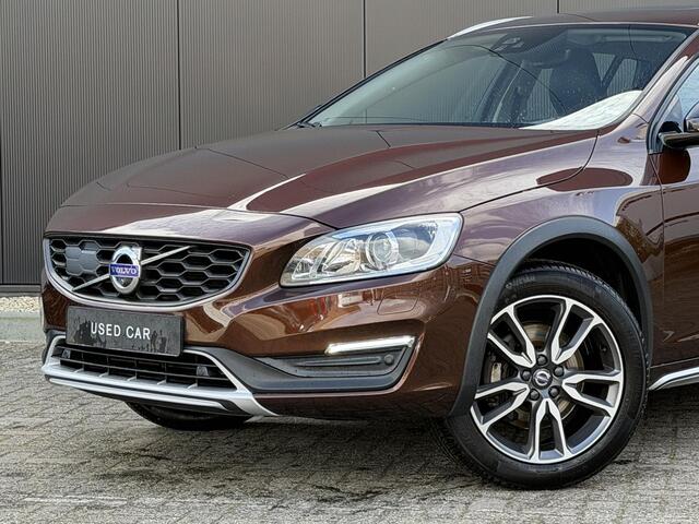 Volvo V60 CROSS COUNTRY 2.0 D4 Summum Intellisafe Leder Schuifdak Trekhaak afneembaar Adaptive Blis