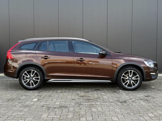 Volvo V60 CROSS COUNTRY 2.0 D4 Summum Intellisafe Leder Schuifdak Trekhaak afneembaar Adaptive Blis