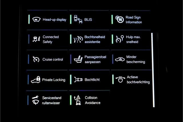 Volvo V60 CROSS COUNTRY 2.0 B5 AWD 185kW/250pk Aut8 Ultimate BOWERS&WILKINS + PANORAMADAK + ADAPT.CRUISE + HEAD-UP + STOELMASSAGE + EL.TREKHAAK + STOELVERWARMING&-KOELING + 360 CAMERA + BLIS + KEYLESS ENTRY&GO + LANE ASSIST + PARKSENSOREN V&A + 19" LM-VELGEN!!