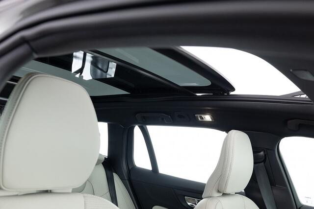 Volvo V60 CROSS COUNTRY 2.0 B5 AWD Ultimate | PANORAMADAK | LEDER .
