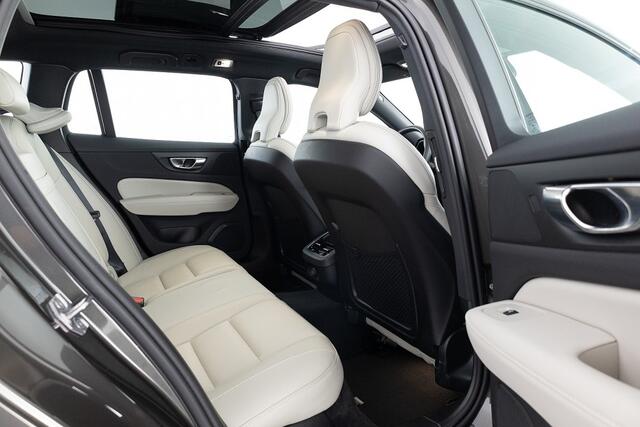 Volvo V60 CROSS COUNTRY 2.0 B5 AWD Ultimate | PANORAMADAK | LEDER .