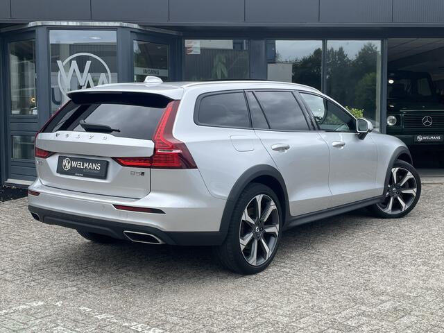 Volvo V60 CROSS COUNTRY 2.0 B5 AWD Pro Pano | HUD | Stoelverw v+a | Trekhaak | Harman/Kardon