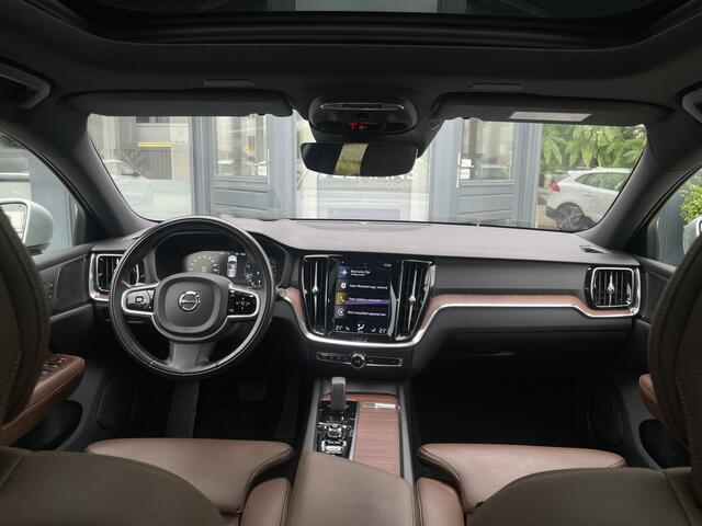 Volvo V60 CROSS COUNTRY 2.0 B5 AWD Pro Pano | HUD | Stoelverw v+a | Trekhaak | Harman/Kardon