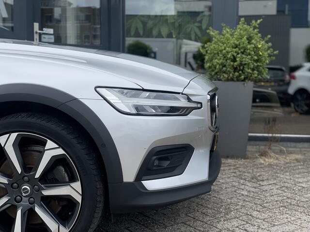 Volvo V60 CROSS COUNTRY 2.0 B5 AWD Pro Pano | HUD | Stoelverw v+a | Trekhaak | Harman/Kardon