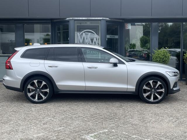 Volvo V60 CROSS COUNTRY 2.0 B5 AWD Pro Pano | HUD | Stoelverw v+a | Trekhaak | Harman/Kardon