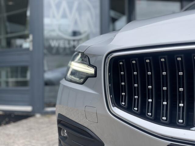 Volvo V60 CROSS COUNTRY 2.0 B5 AWD Pro Pano | HUD | Stoelverw v+a | Trekhaak | Harman/Kardon
