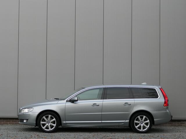 Volvo V70 T4 AUT Polar 12 MND garantie Navi / Xenon / Trekhaak / Bluetooth