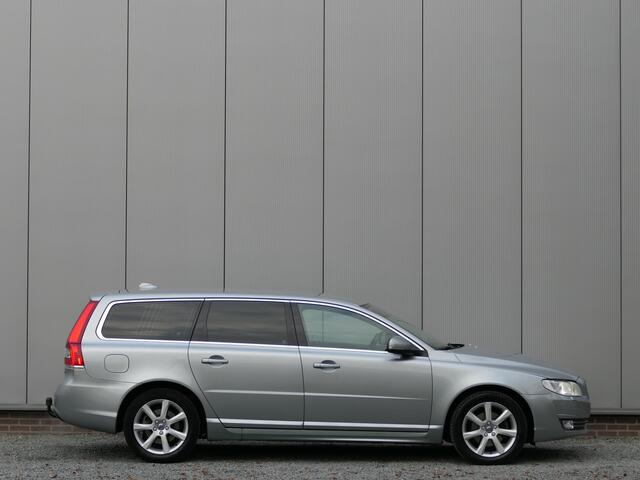 Volvo V70 T4 AUT Polar 12 MND garantie Navi / Xenon / Trekhaak / Bluetooth