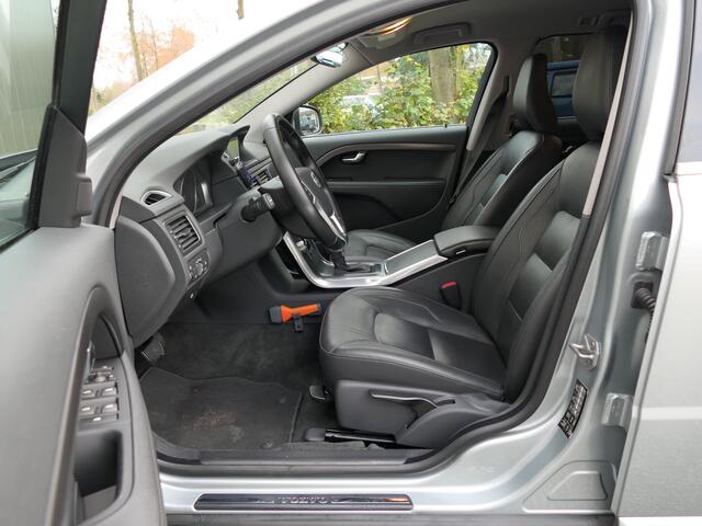 Volvo V70 T4 AUT Polar 12 MND garantie Navi / Xenon / Trekhaak / Bluetooth