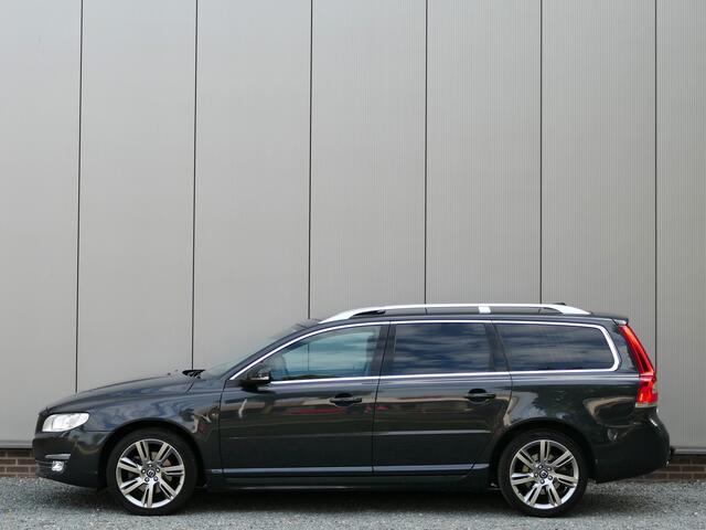 Volvo V70 2.0 T4 AUT Inscription Edition Schuifdak / Trekhaak / Stoelverwarming & verkoeling