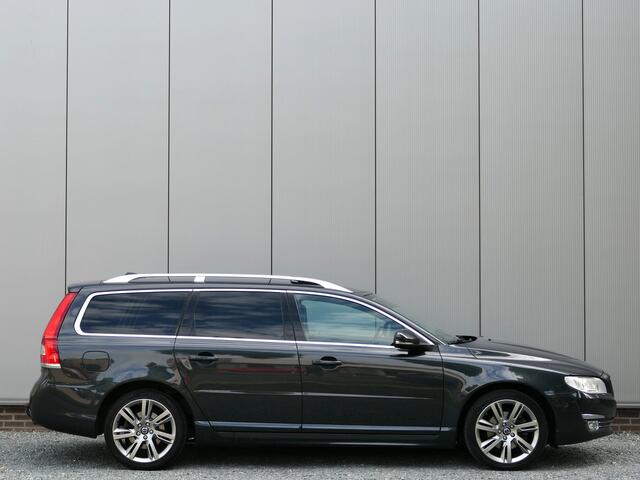 Volvo V70 2.0 T4 AUT Inscription Edition Schuifdak / Trekhaak / Stoelverwarming & verkoeling